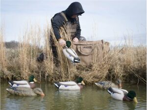 Higdon Magnum Foam Filled Flocked Head Mallard Duck Decoy with Slot Bag Polymer Pack of 6 For Sale